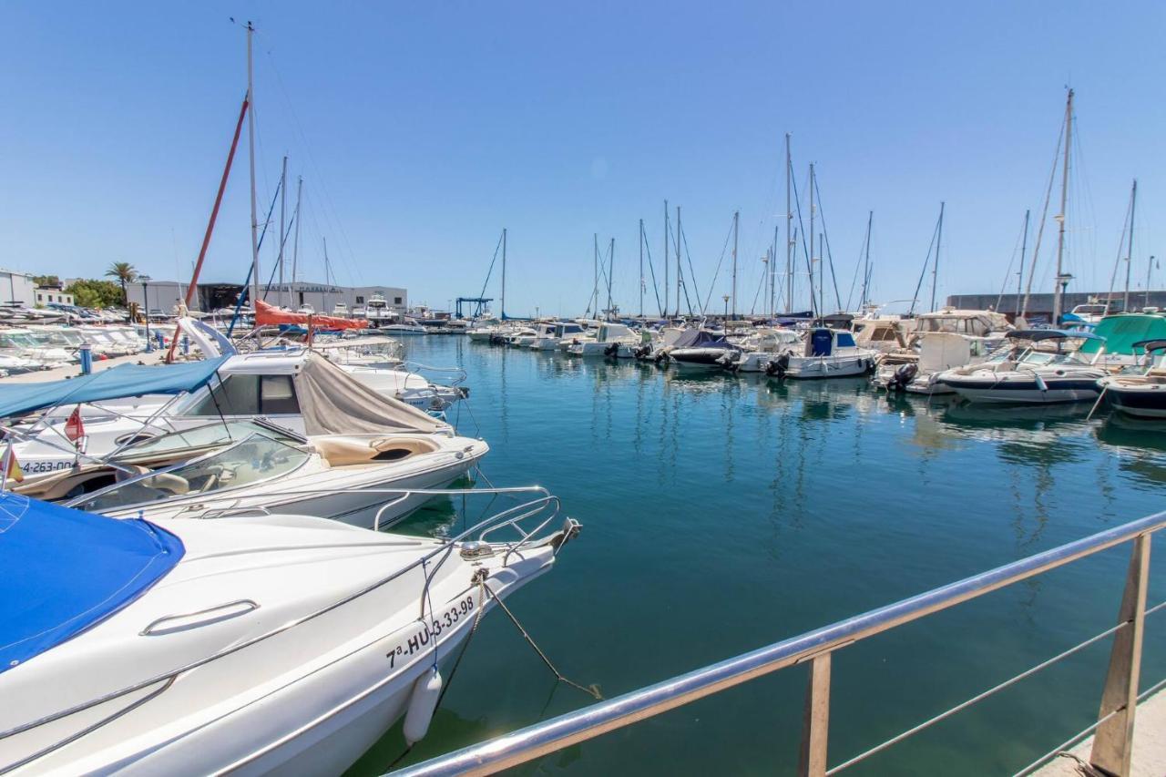 Room In Guest Room - Private Room In The Fishing Port Of Marbella Exterior photo